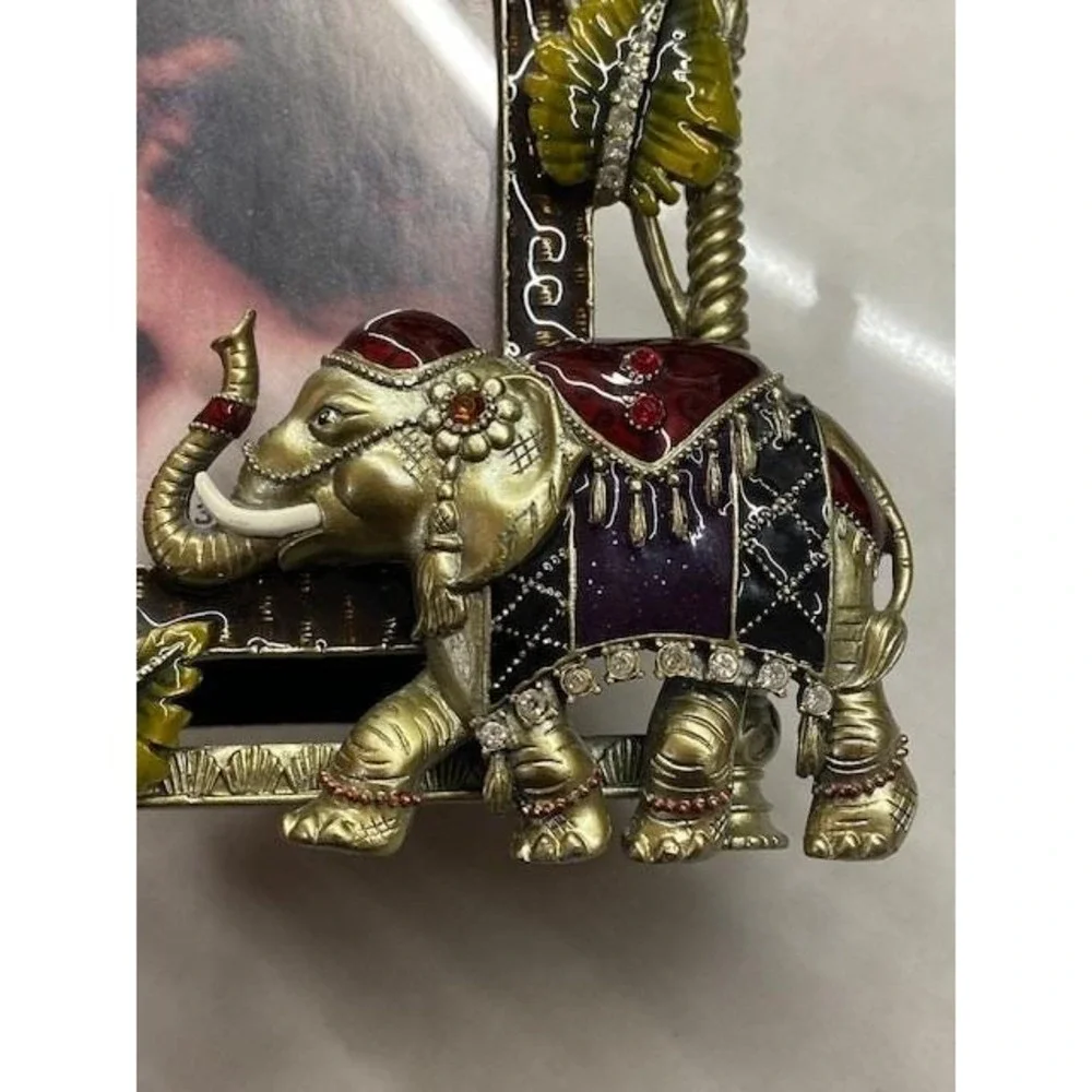 The Unbranded Brand ornate cast